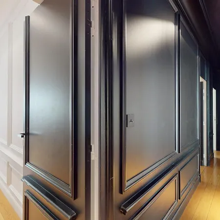Le N 10 - Of 200 Sqm With Patio Of 35 Square Meters In Old Town Апартаменты *