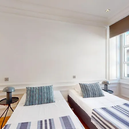 Le N 10 - Of 200 Sqm With Patio Of 35 Square Meters In Old Town Анси