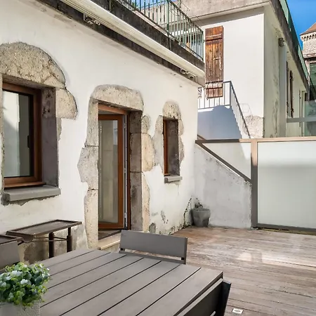 Le N 10 - Of 200 Sqm With Patio Of 35 Square Meters In Old Town Апартаменты Анси