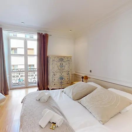 Le N 10 - Of 200 Sqm With Patio Of 35 Square Meters In Old Town