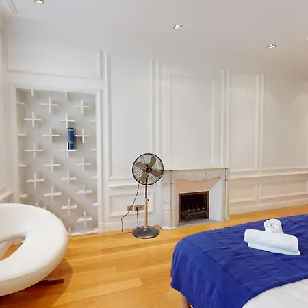 Le N 10 - Of 200 Sqm With Patio Of 35 Square Meters In Old Town Анси