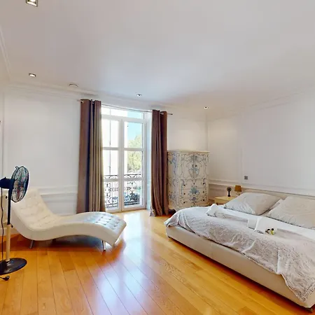 Апартаменты Le N 10 - Of 200 Sqm With Patio Of 35 Square Meters In Old Town