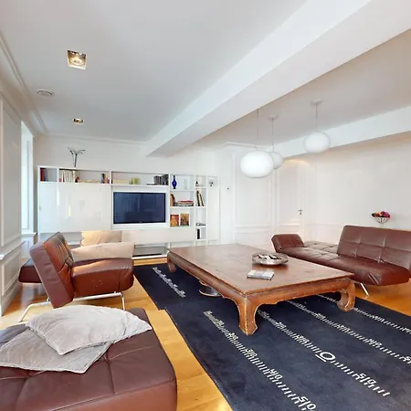 Le N 10 - Of 200 Sqm With Patio Of 35 Square Meters In Old Town Анси