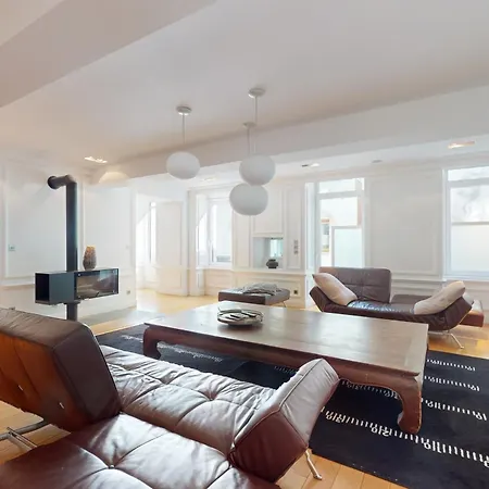 Le N 10 - Of 200 Sqm With Patio Of 35 Square Meters In Old Town Анси